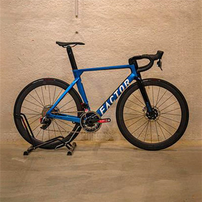 Vélo de route Factor One - Montage Carte Aqua 2024 Vélo de route Factor One - Montage Carte Aqua 2024