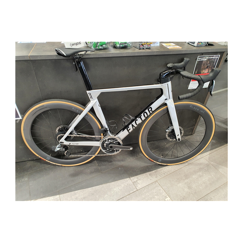  ONE RED Montage carte