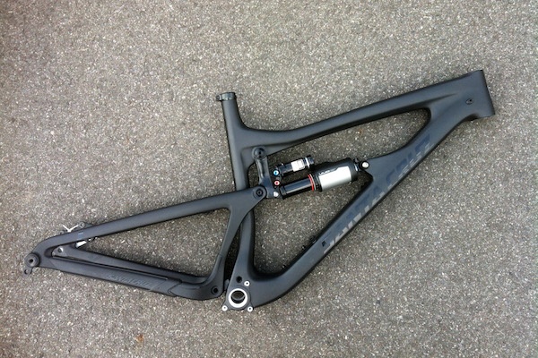 Nouvel arrivage de Nomad Carbon, en noir et en turquoise !