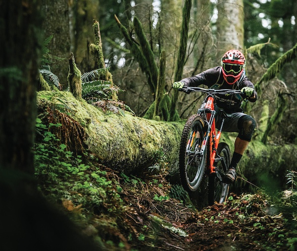 Bell révolutionne le casque d'enduro avec le Super 2R